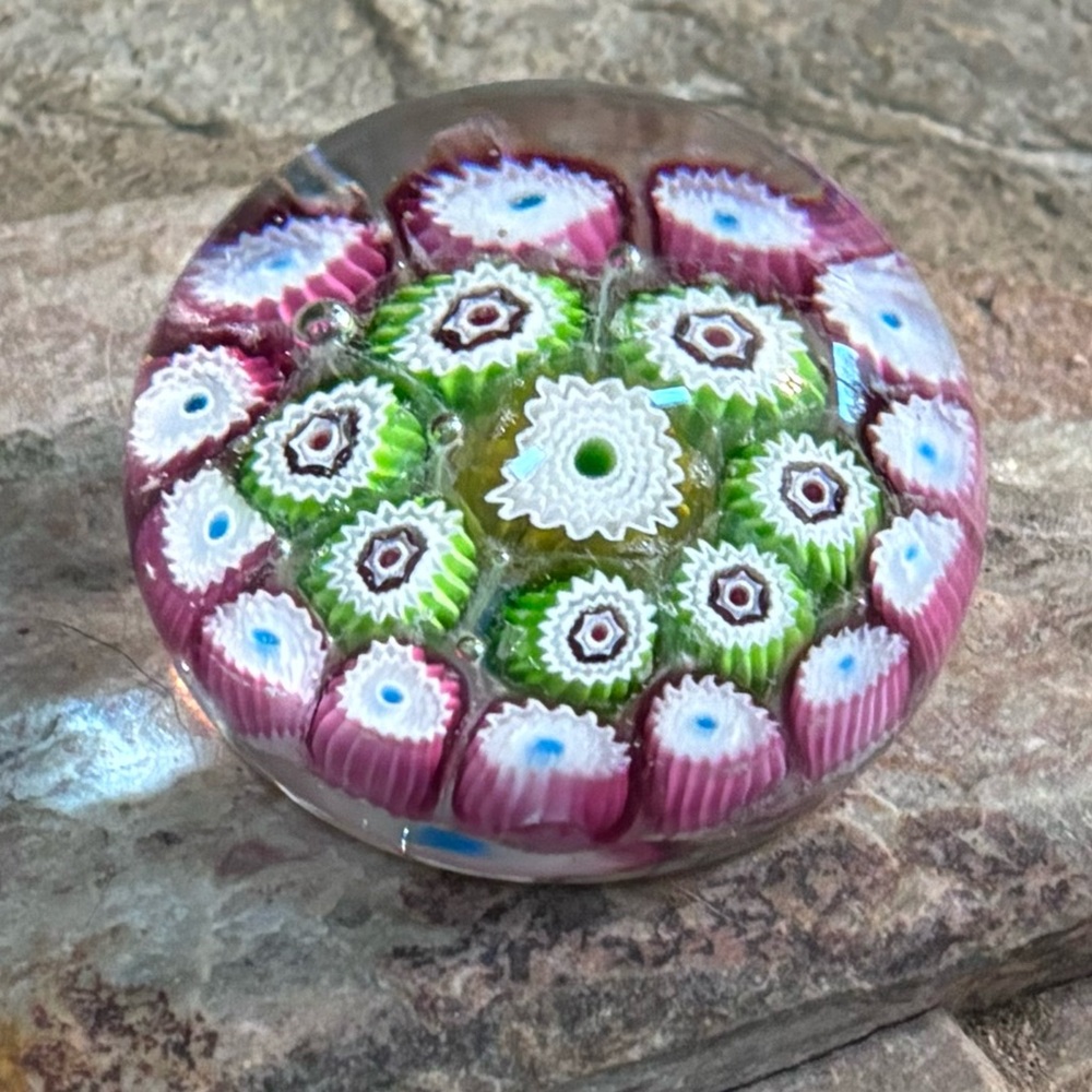 Dazzling Vintage Millefiori Glass Paperweight! - Picture 3 of 7